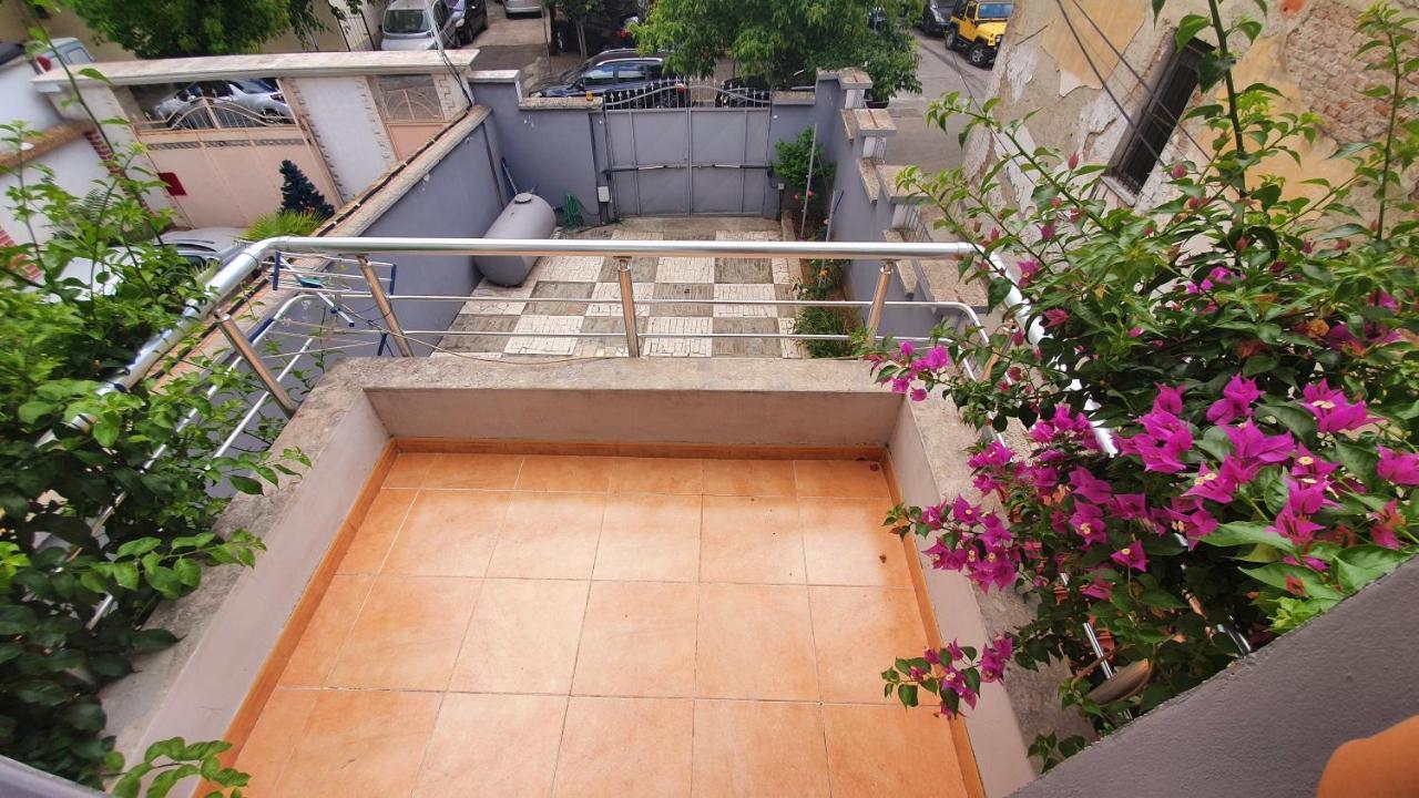 A Cheerful Villa With Free Parking Space Тирана Экстерьер фото